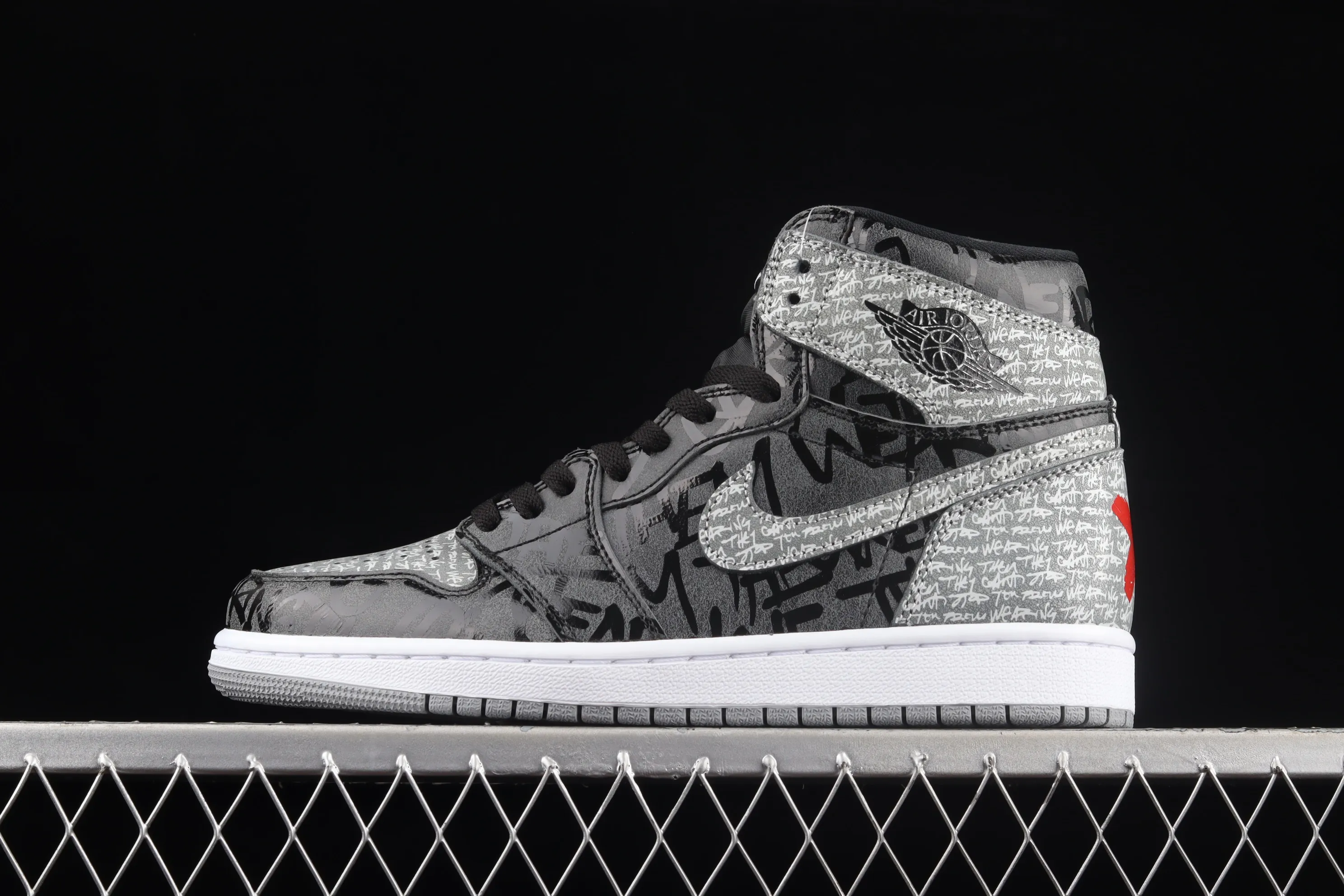 All categories Air Jordan Jordan series basketball shoes Air Jordan 1 High Air Jordan 1 High OG "Rebellionaire" AJ1 Joe 1 black and gray banned "Rebelionaire" high-top basketball shoes 555088-036